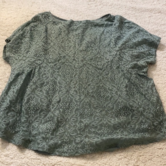 Lacy crop top ✨LAST CHANCE - Picture 2 of 3